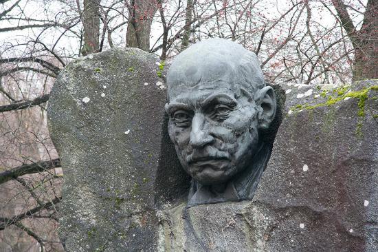 Stature of Oskar Luts