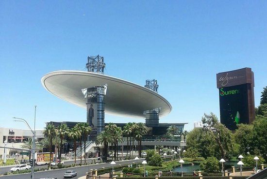 Fashion Show -ostoskeskus